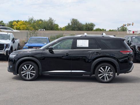 Used 2023 Nissan Pathfinder Platinum AWD/4WD image 3