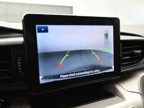 Used 2021 Ford Explorer XLT image 16