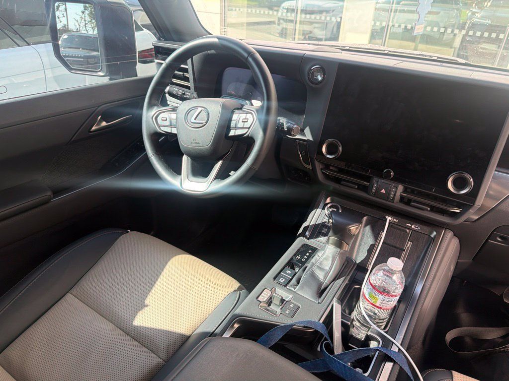 Used 2024 Lexus GX 550 AWD/4WD image 8