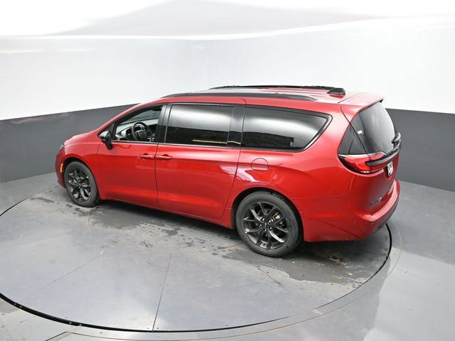 Used 2025 Chrysler Pacifica Limited FWD image 49