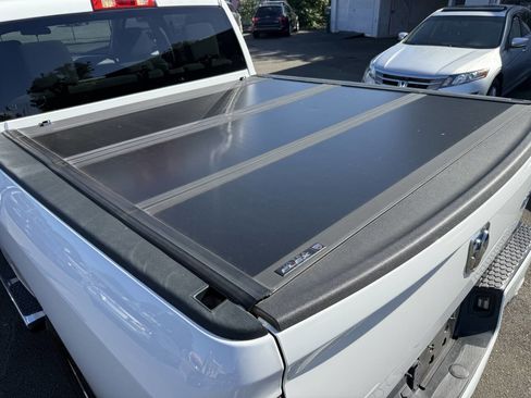Used 2017 RAM 1500 Express image 17