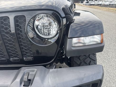 Used 2022 Jeep Gladiator Sport image 6