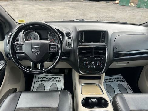 Certified 2019 Dodge Grand Caravan SXT FWD image 25
