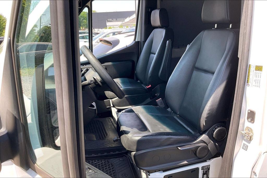 Used 2023 Mercedes-Benz Sprinter 2500 image 16