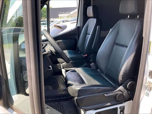 Used 2023 Mercedes-Benz Sprinter 2500 image 16