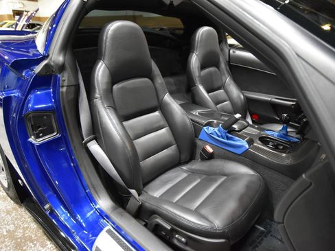 Used 2007 Chevrolet Corvette Coupe w/ Performance Package RWD image 32
