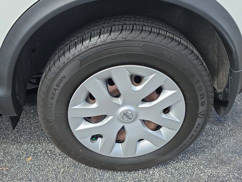 Used 2020 Nissan Rogue Sport S image 12