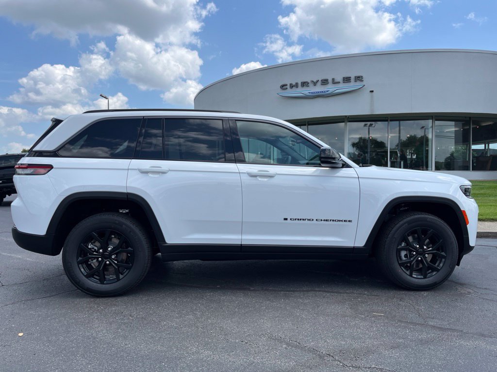 New 2026 Jeep Grand Cherokee Altitude AWD/4WD image 40