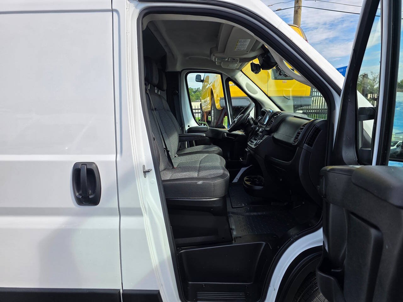 Used 2023 RAM ProMaster 3500 w/ Convenience Group FWD image 16