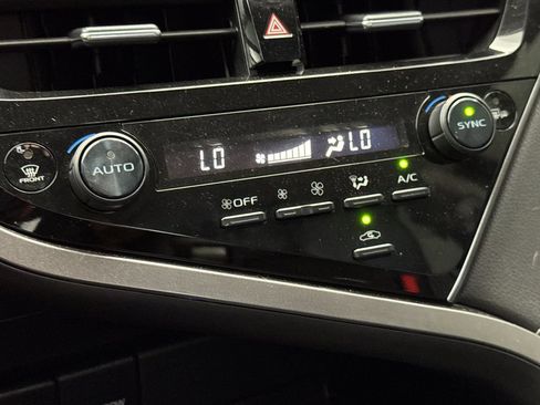 Used 2023 Toyota Camry SE FWD image 18