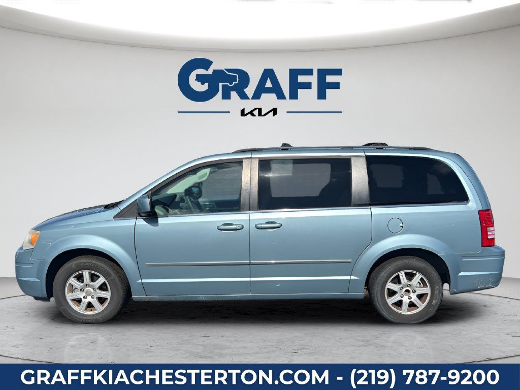 Used 2010 Chrysler Town & Country Touring FWD image 3