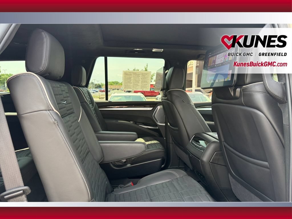 Used 2025 Cadillac Escalade Sport Platinum w/ LPO, Floor Liner Package AWD/4WD image 43