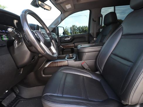 Used 2021 GMC Sierra 2500 Denali w/ Denali Black Diamond Edition AWD/4WD image 2
