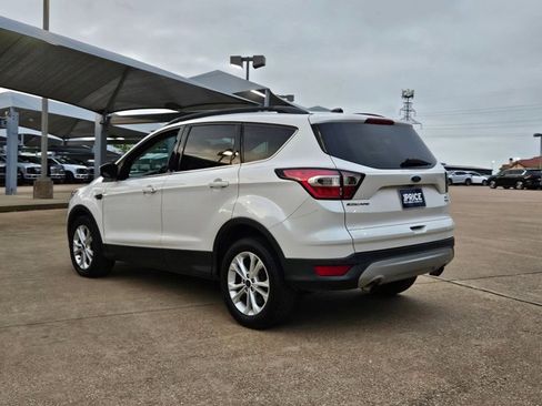 Used 2017 Ford Escape SE w/ Equipment Group 201A image 7