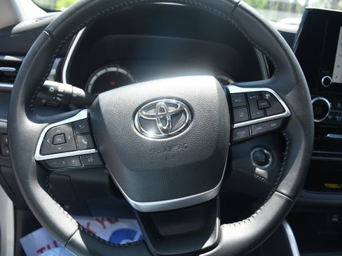 Certified 2025 Toyota Highlander XLE image 13