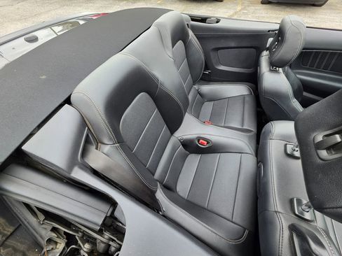 Used 2019 Ford Mustang Premium RWD image 34