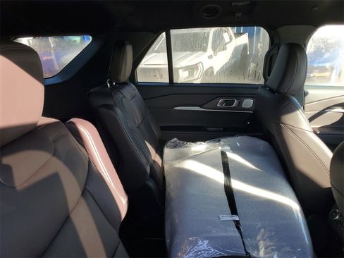 New 2026 Ford Explorer Platinum image 31