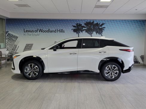 Used 2024 Lexus RZ 300e Premium image 2