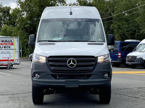Used 2024 Mercedes-Benz Sprinter 2500 image 31