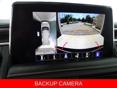Certified 2023 GMC Yukon SLT w/ SLT Premium Package AWD/4WD image 17
