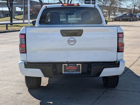 Certified 2025 Nissan Frontier SV image 5