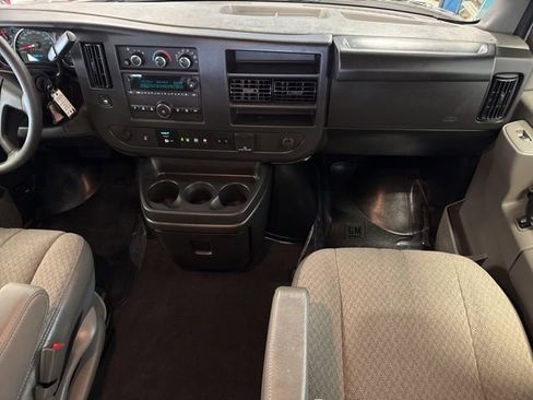 Used 2025 GMC Savana 3500 LT w/ LT Preferred Equipment Group RWD image 17