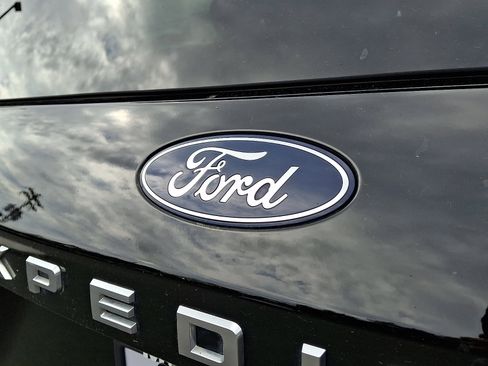 Used 2025 Ford Expedition Platinum w/ Driver's Package AWD/4WD image 33
