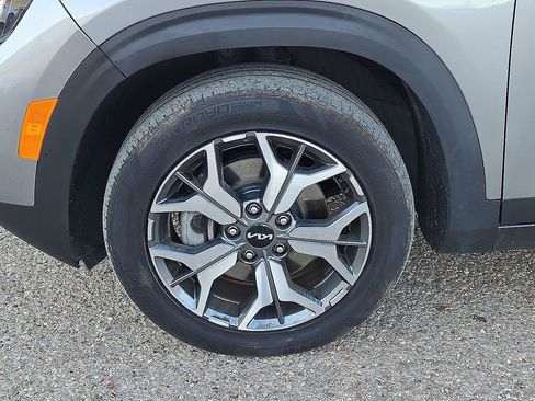 Used 2022 Kia Seltos EX image 11