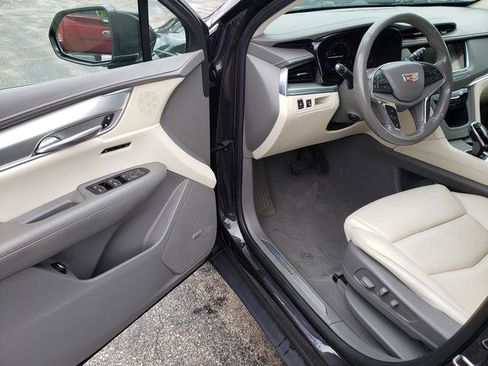 Used 2018 Cadillac XT5 Luxury w/ Driver Awareness Package AWD/4WD image 12