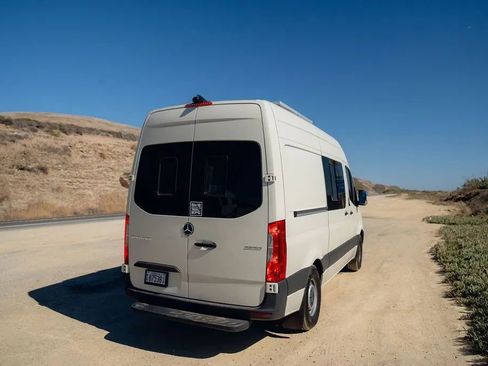 Used 2021 Mercedes-Benz Sprinter 2500 image 66