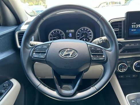 Used 2022 Hyundai Venue Limited image 10