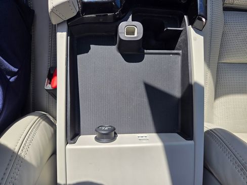 Used 2018 Volvo S90 T8 Inscription w/ Convenience Package image 33