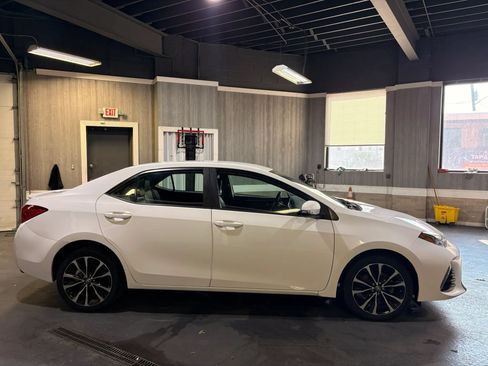 Used 2018 Toyota Corolla SE FWD image 7