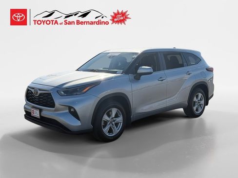 Certified 2024 Toyota Highlander LE image 1