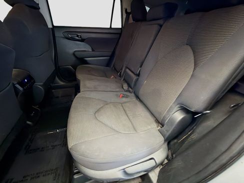 Used 2021 Toyota Highlander L FWD image 12