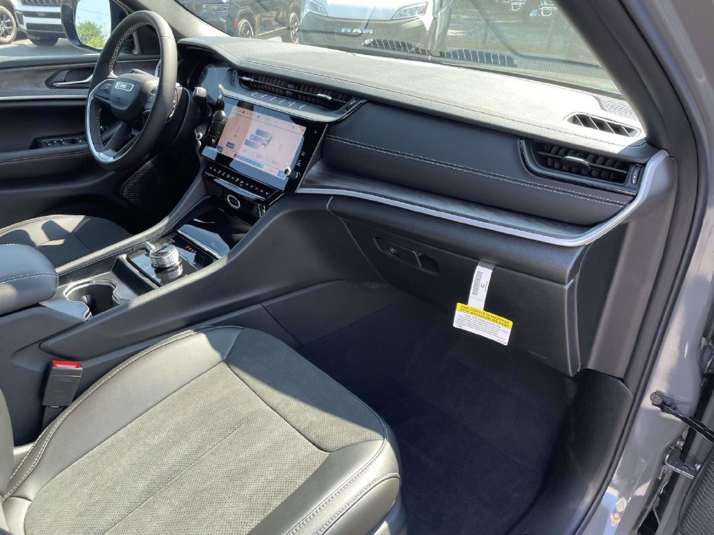 New 2027 Jeep Grand Cherokee Altitude AWD/4WD image 14