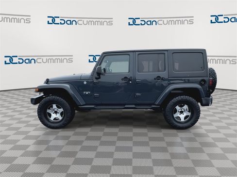 Used 2016 Jeep Wrangler Unlimited Sahara w/ Connectivity Group image 6