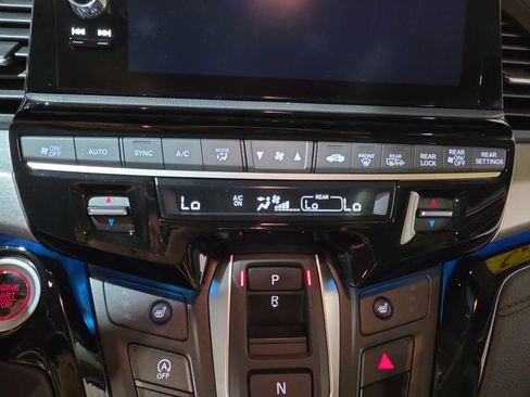 Certified 2025 Honda Odyssey Touring image 17