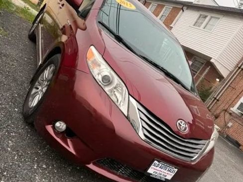 Used 2015 Toyota Sienna XLE Premium FWD image 2
