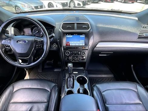 Used 2017 Ford Explorer XLT w/ Equipment Group 202A FWD image 7