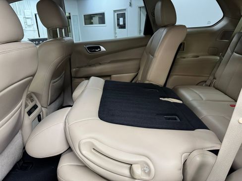 Used 2016 Nissan Pathfinder Platinum image 30