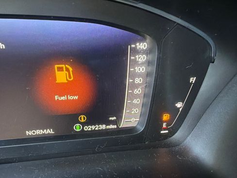 Used 2025 Honda Pilot Elite image 2