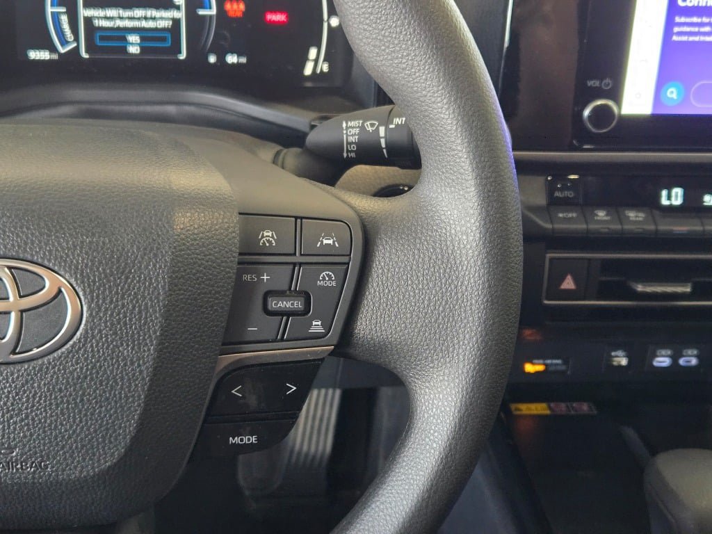 Used 2025 Toyota Camry LE AWD/4WD image 28