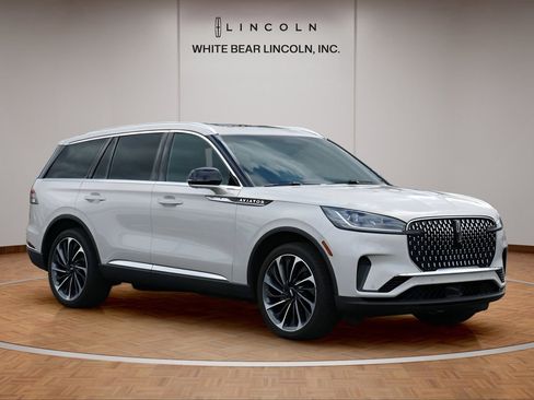 Used 2025 Lincoln Aviator Reserve w/ Equipment Group 201A image 3