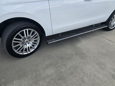 Used 2024 Ford Expedition Limited image 7