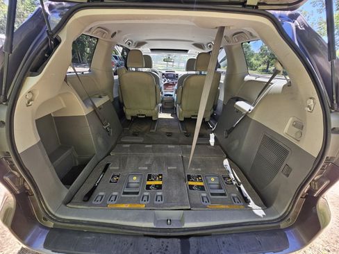 Used 2013 Toyota Sienna XLE AWD/4WD image 38