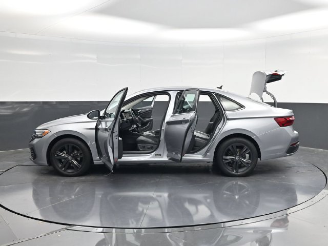 Used 2023 Volkswagen Jetta SE FWD image 56