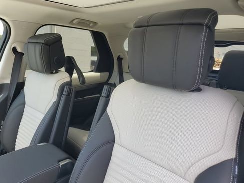 New 2026 Land Rover Discovery Dynamic SE AWD/4WD image 19