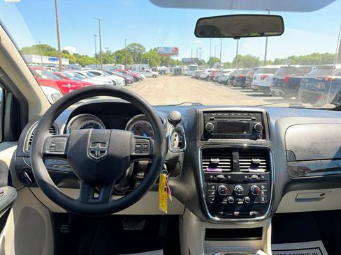 Used 2015 Dodge Grand Caravan SXT FWD image 18