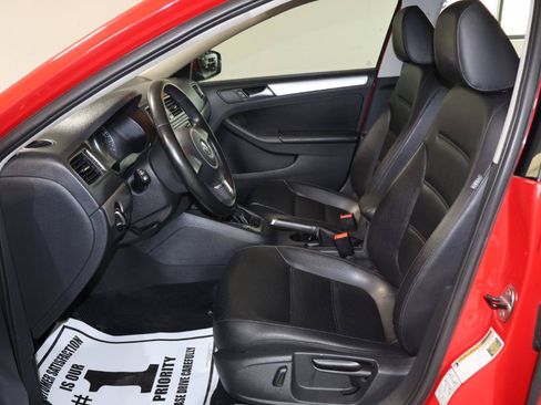 Used 2013 Volkswagen Jetta SE FWD image 16